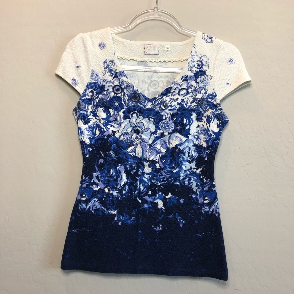 Anthropologie | Postmark Floral Pattern Blouse D1